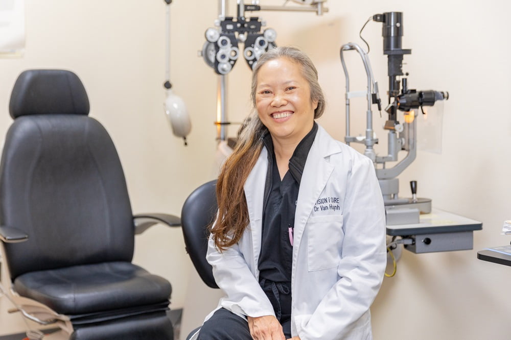 Dr. Van Huynh - Optometrist in Pasadena, TX